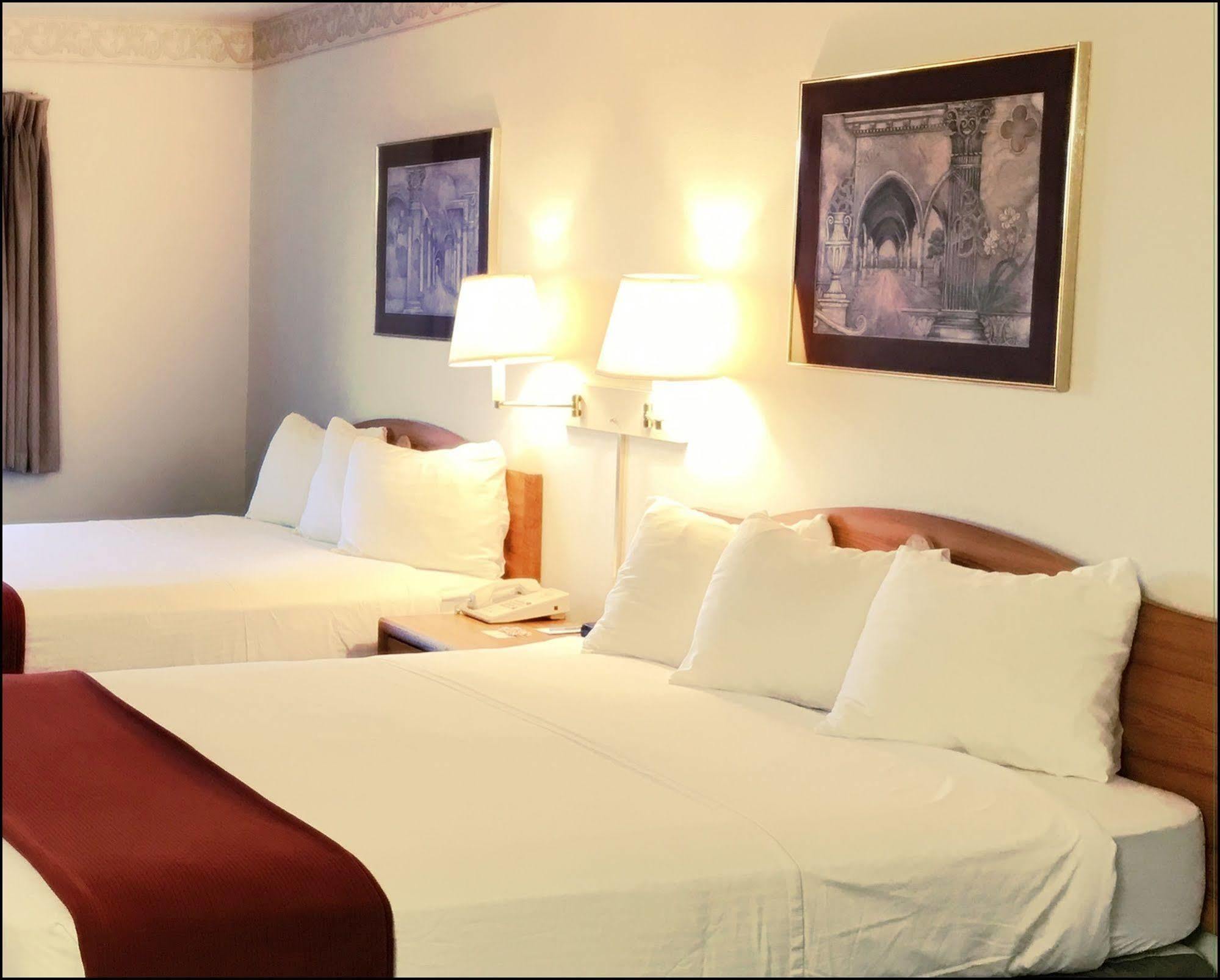 Peppermill Empress Inn เซ็นทราเลีย ภายนอก รูปภาพ